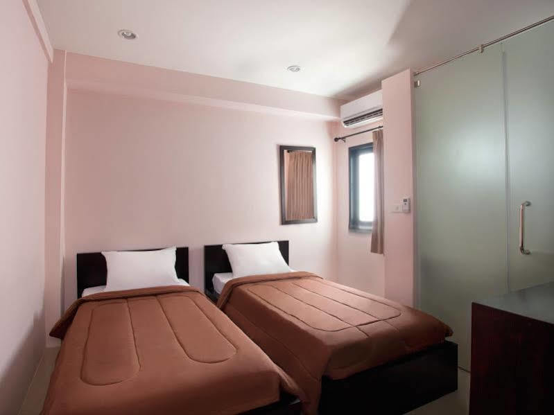 A And A Guesthouse Bangkok Extérieur photo