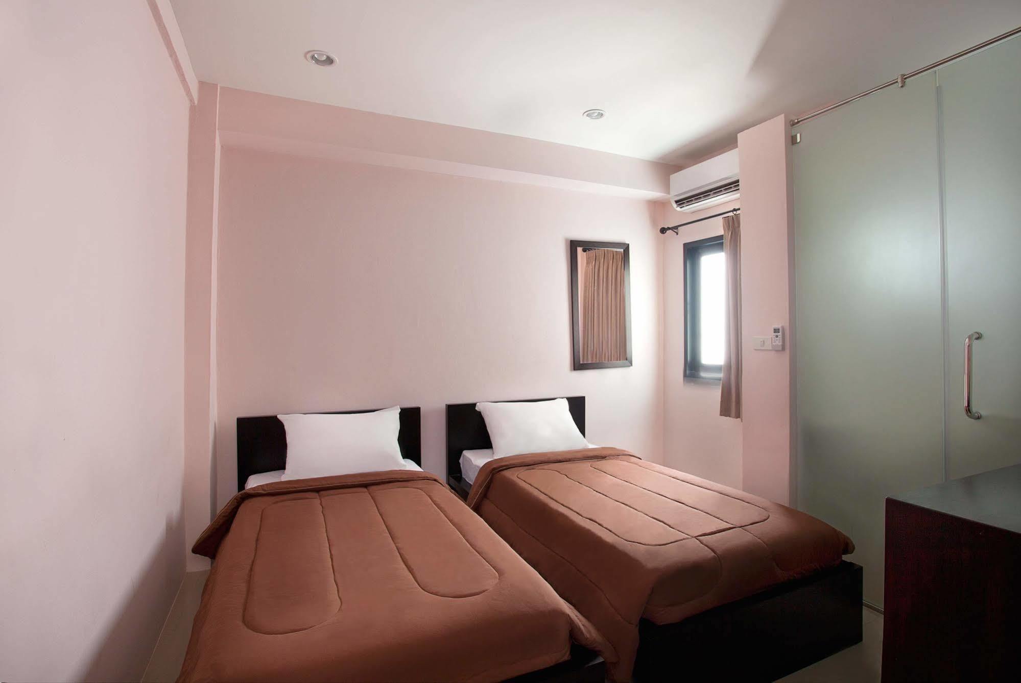 A And A Guesthouse Bangkok Extérieur photo